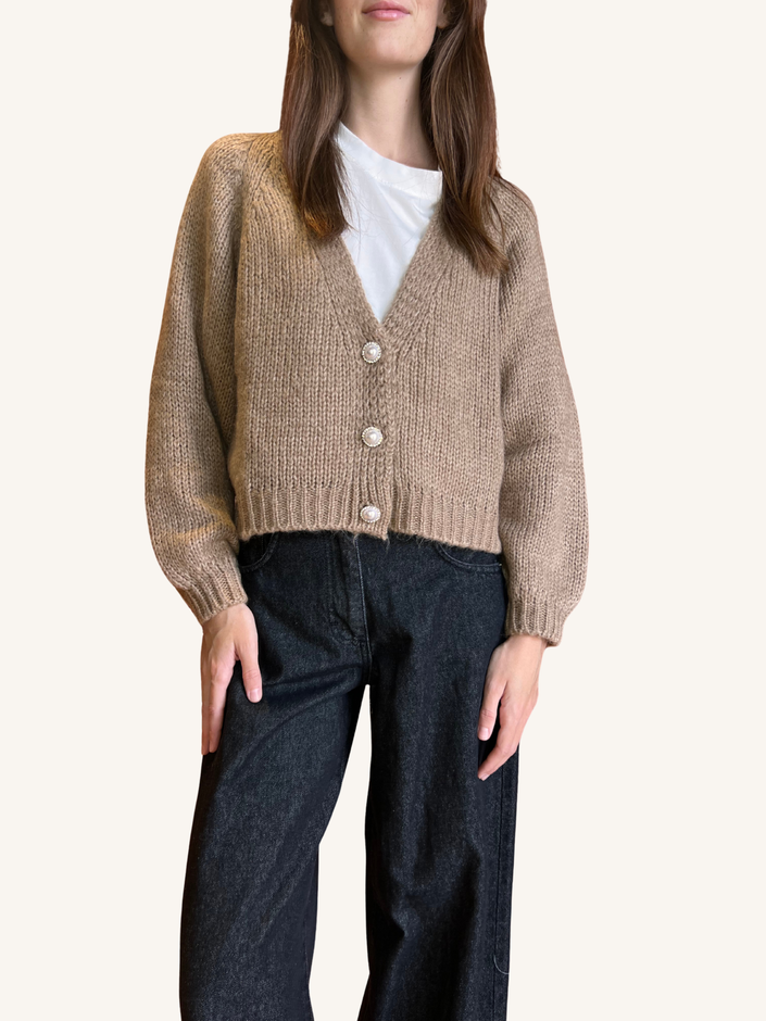 CARDIGAN CON BOTTONE PERLA