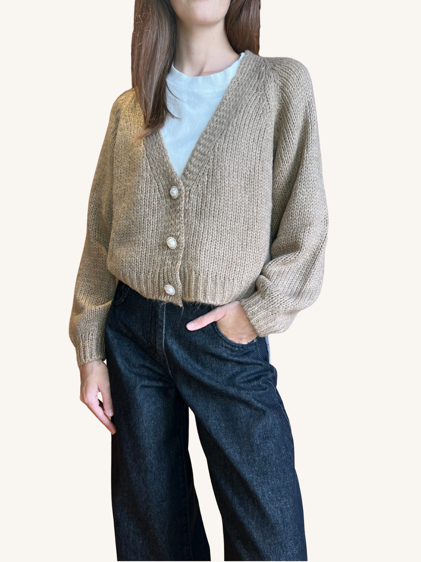 CARDIGAN CON BOTTONE PERLA